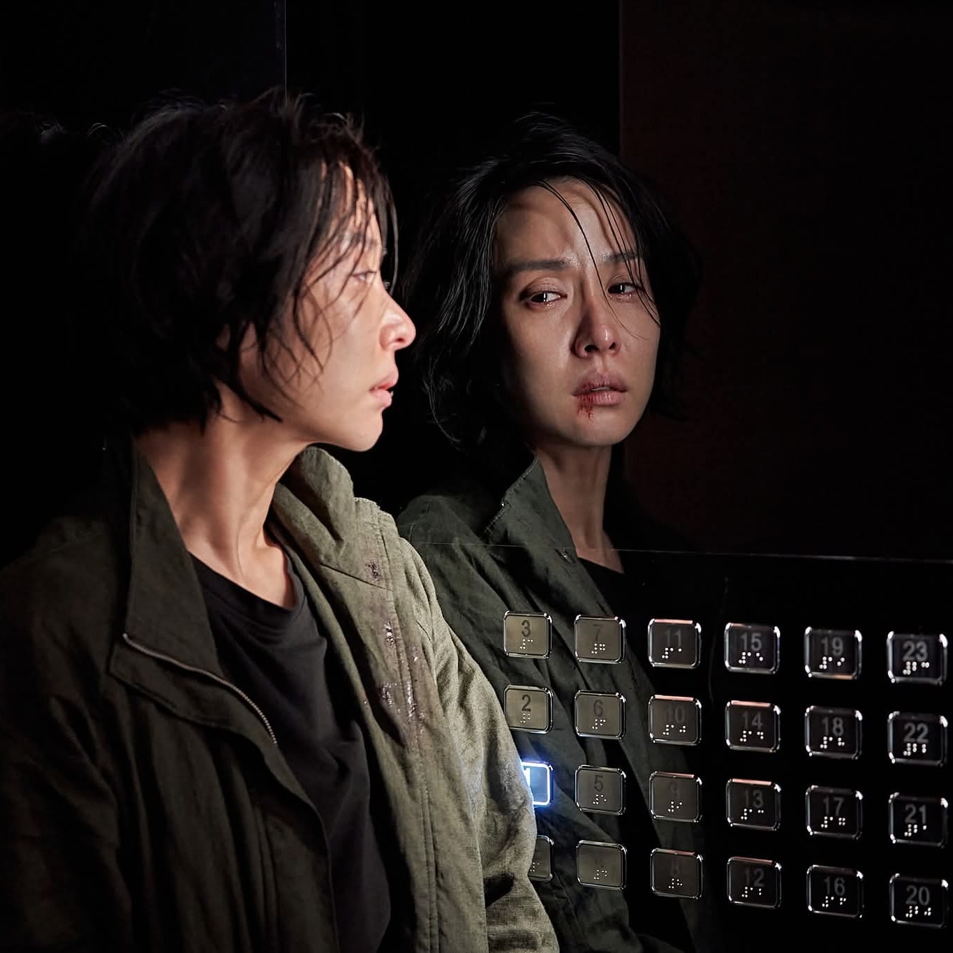 Phim 18+ Hàn Quốc gây tranh cãi nhất 2025: Cặp chính đẹp điên đảo cõi mạng, xem 1 lần là quá ít- Ảnh 2. Jo Yeo Jeong nhập vai phóng viên sắc lạnh