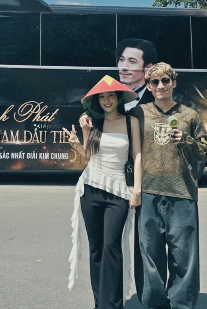 Ngọc Kayla đánh dấu chủ quyền bên Liên Bỉnh Phát
