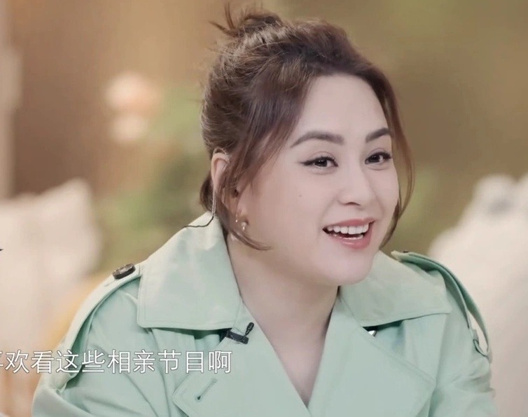 Ngoại hình phát tướng gây sốc của Chung Hân Đồng, đột ngột tăng đến 75 kg là vì sao?- Ảnh 8. Chung Hân Đồng từng tăng cân do rối loạn nội tiết tố