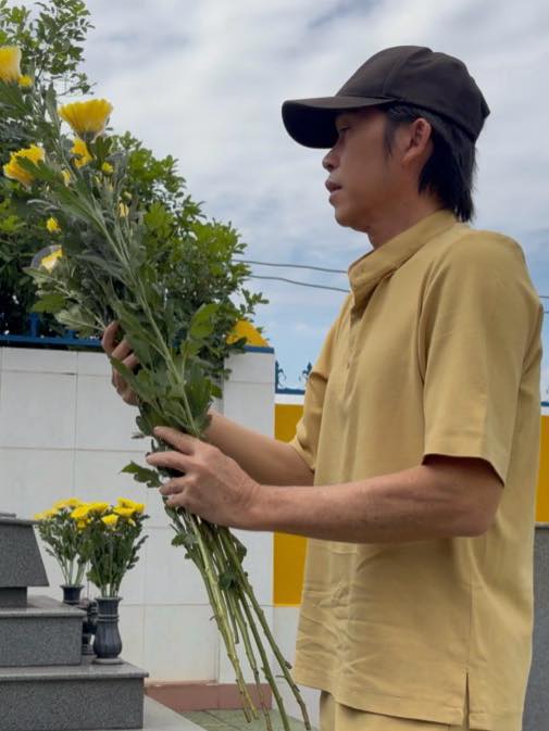 Ca sĩ Dương Triệu Vũ chia sẻ về sức khỏe nghệ sĩ Hoài Linh