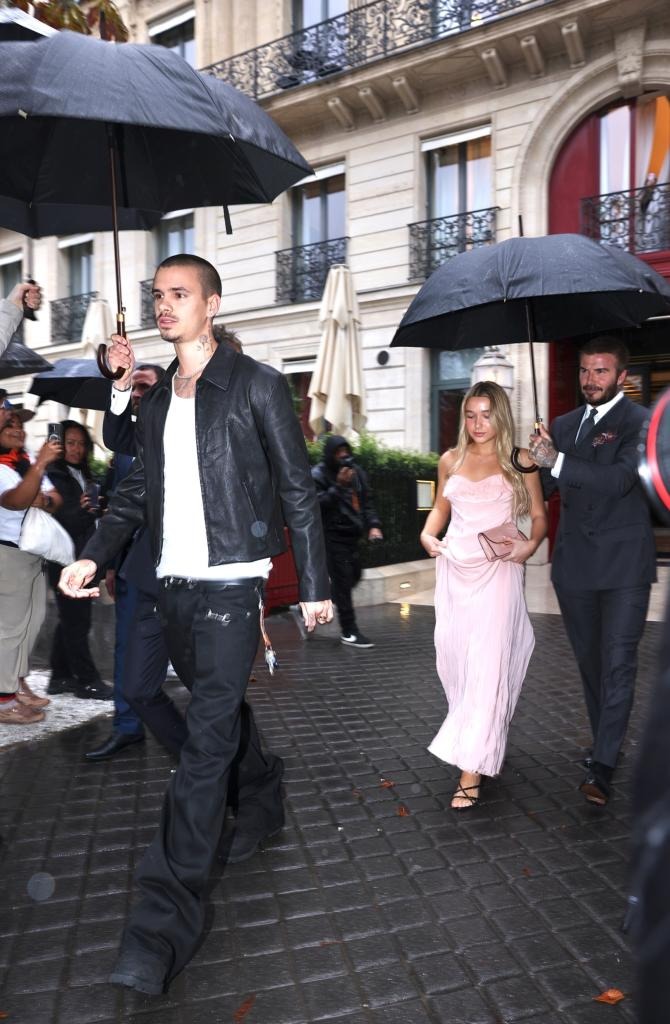 Gia đình Beckham tham dự Paris Fashion Week