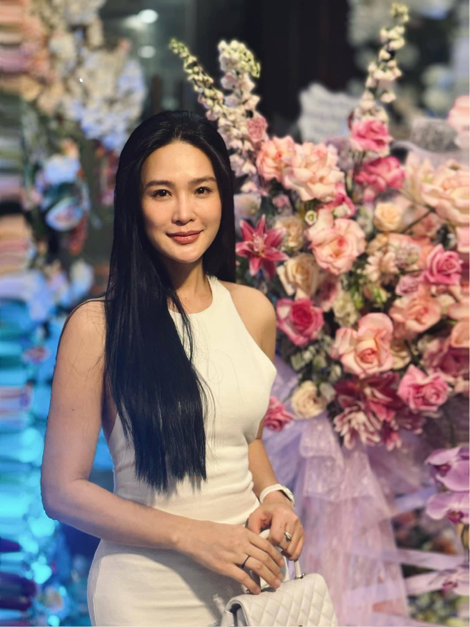 Nữ ca sĩ Trung tá Quân đội Nhật Huyền