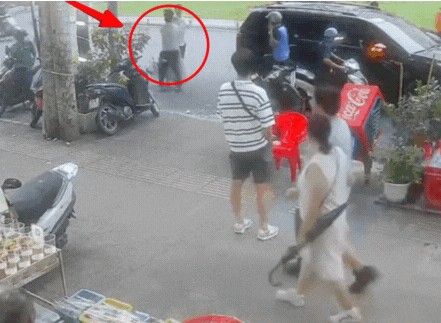 Hình ảnh Ngân 98 chống đối, la hét được camera an ninh ghi lại