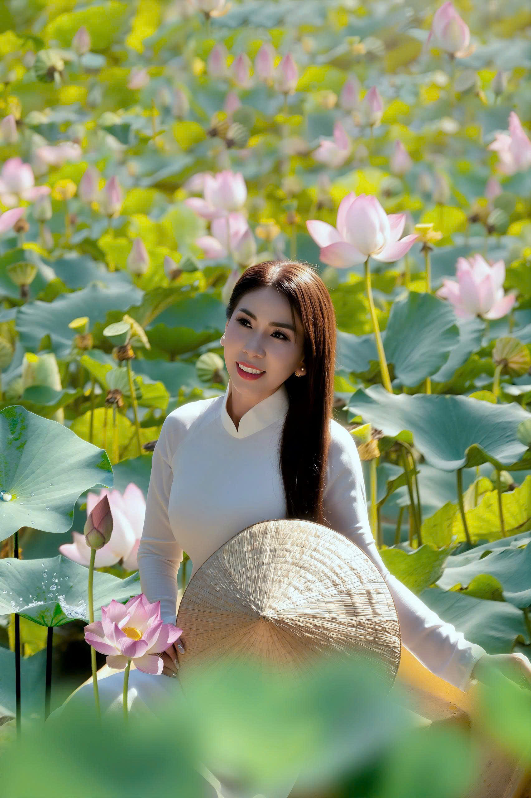Gia đình Lý Hương đi dạo Sài Gòn cùng mẹ