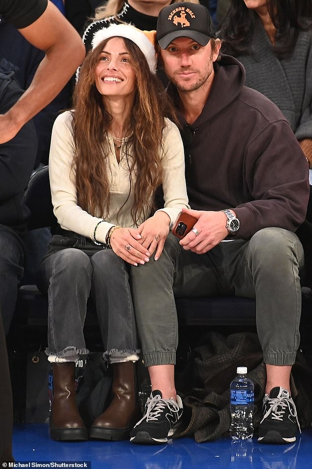 Sarah Shahi chia sẻ hình ảnh bạn trai trên Instagram