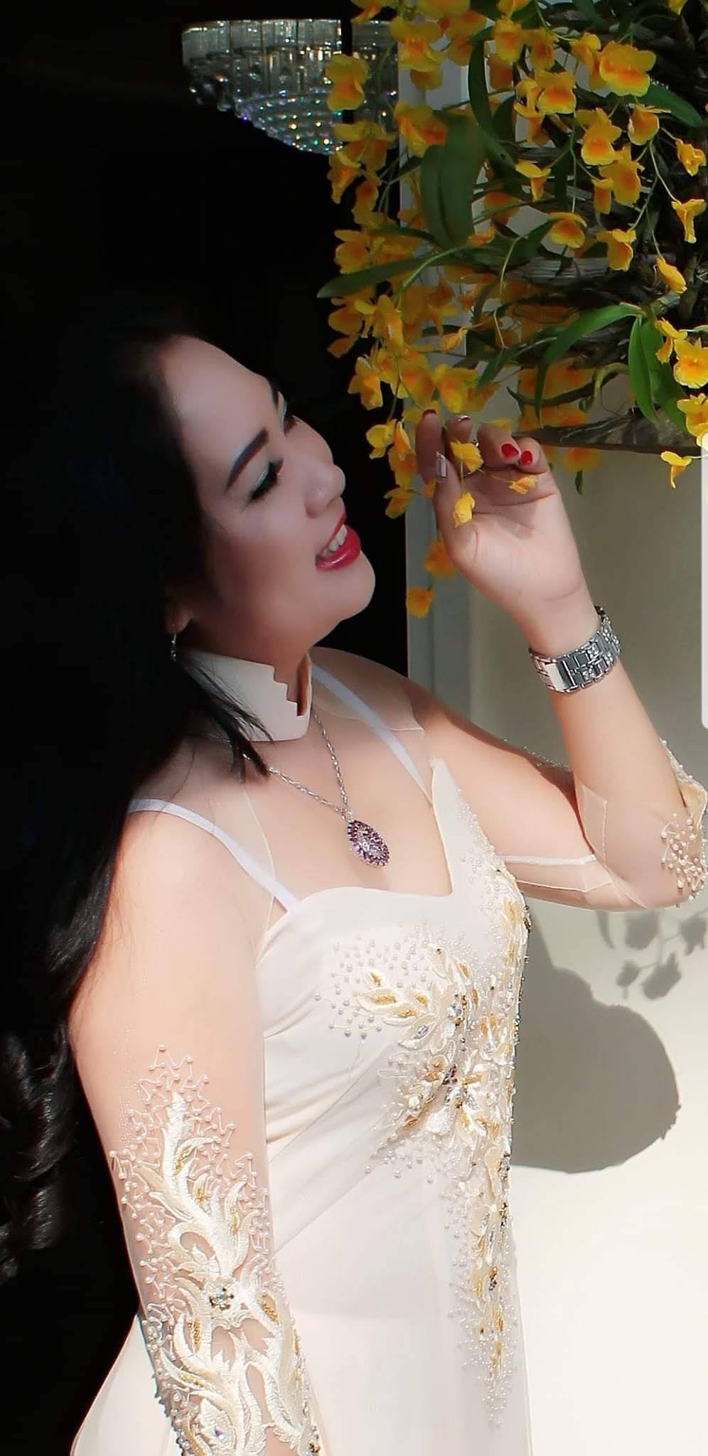 Bảo Chung hỗ trợ vợ buôn bán Danh hài phụ giúp vợ bán hàng