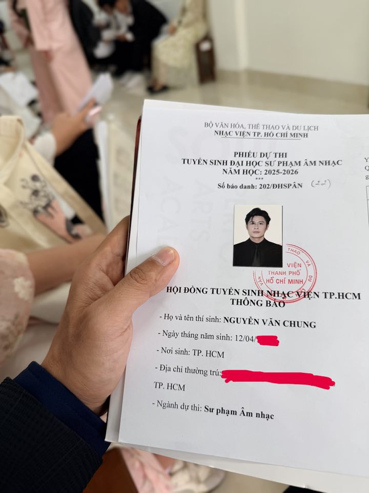 Nguyễn Văn Chung khoe phiếu dự thi tuyển sinh Đại học Sư phạm Âm nhạc