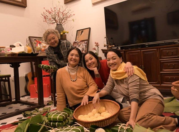 NSƯT Lê Mai cùng ba con gái nổi tiếng