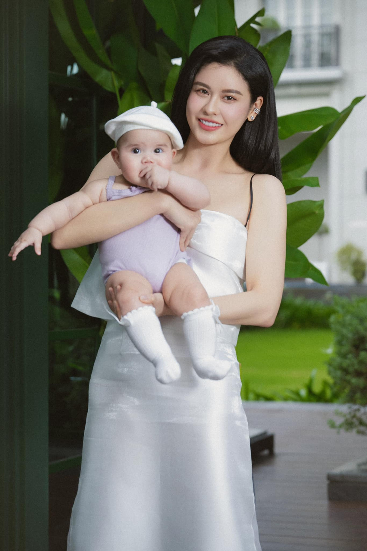 Trương Quỳnh Anh bên con trai khi còn nhỏ