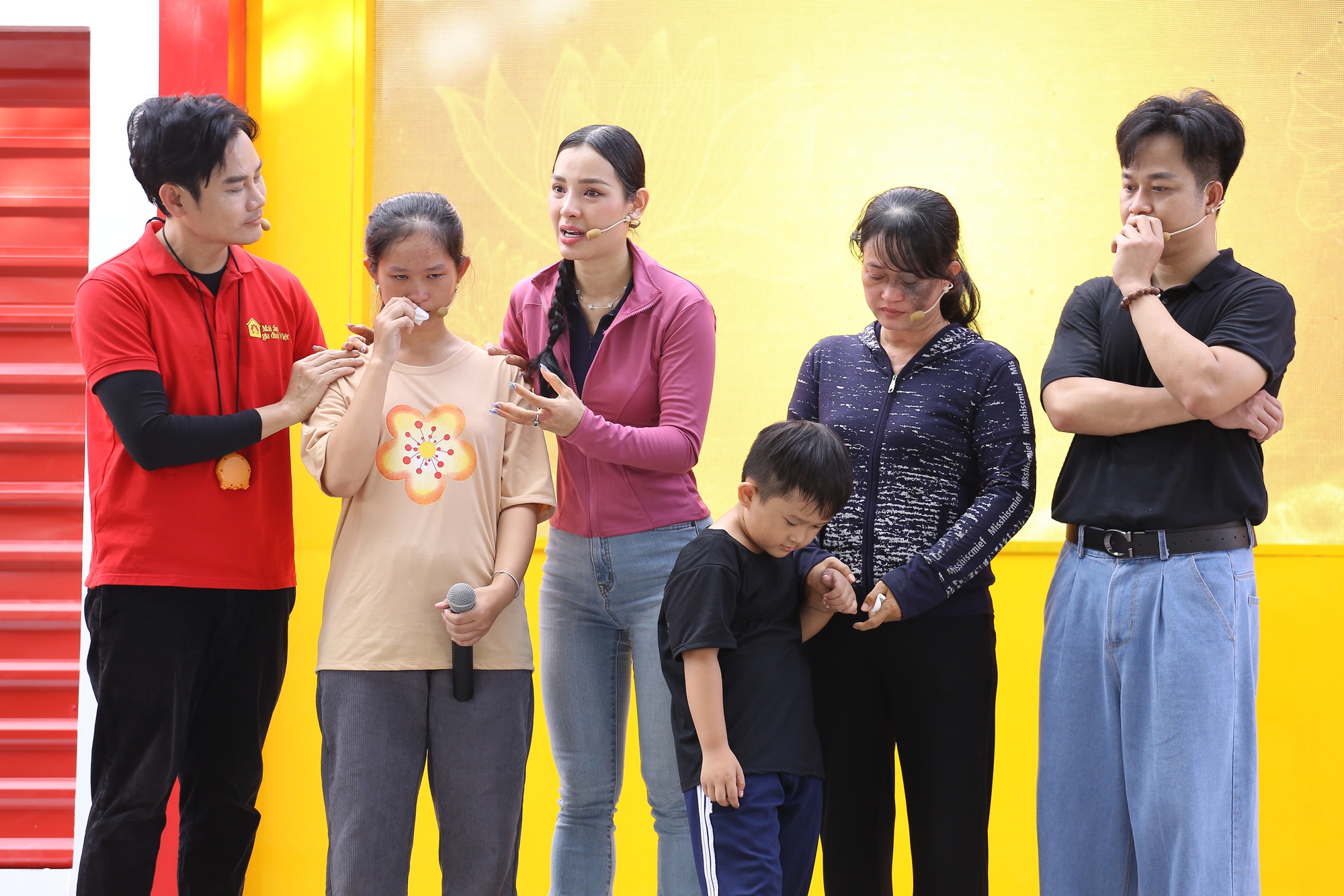 Nam ca sĩ mua nhà 8 tỷ bật khóc nức nở- Ảnh 2. Hoàn cảnh gia đình khó khăn