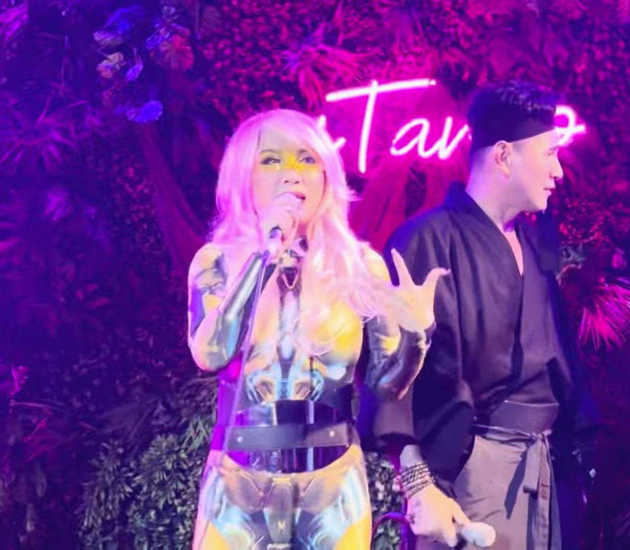 Vợ cũ Bằng Kiều Trizzie Phương Trinh trong đêm nhạc