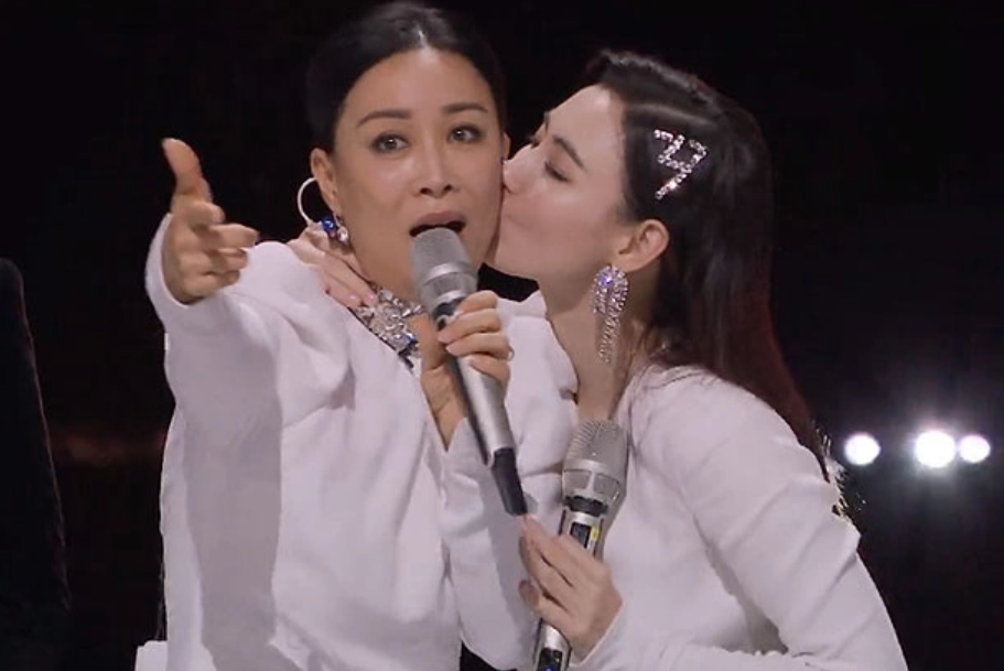 Khoảnh khắc thân mật giữa Trương Bá Chi và Na Anh