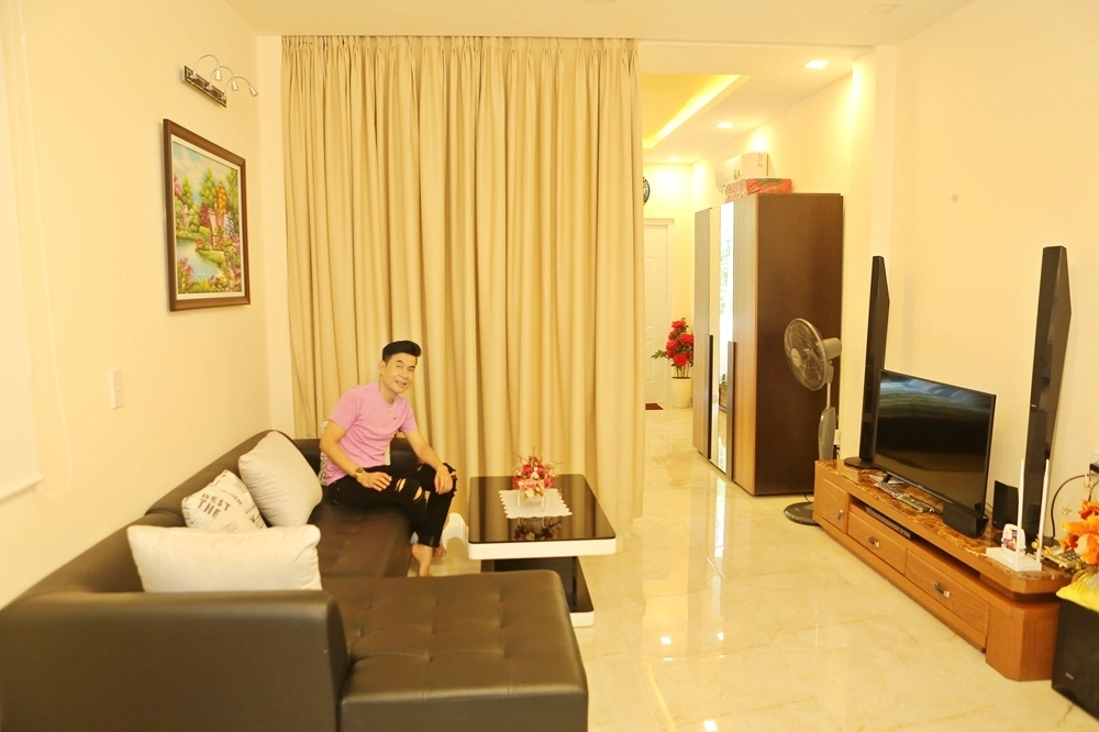 Căn nhà sang trọng của ca sĩ Đoan Trường tại TP.HCM