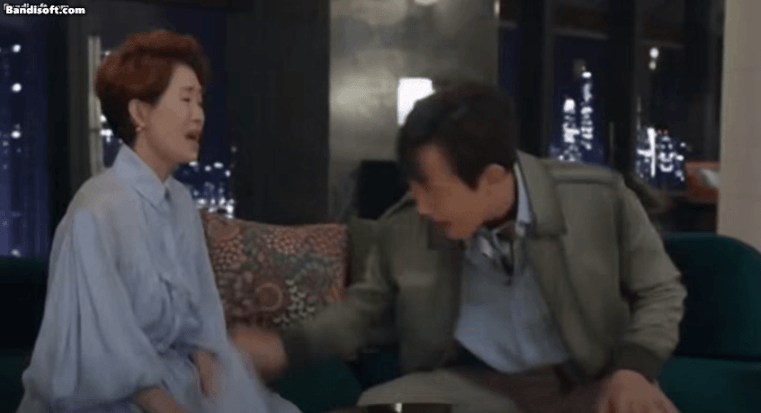 Lee Jung Jae và Na Young Hee trong cảnh phim