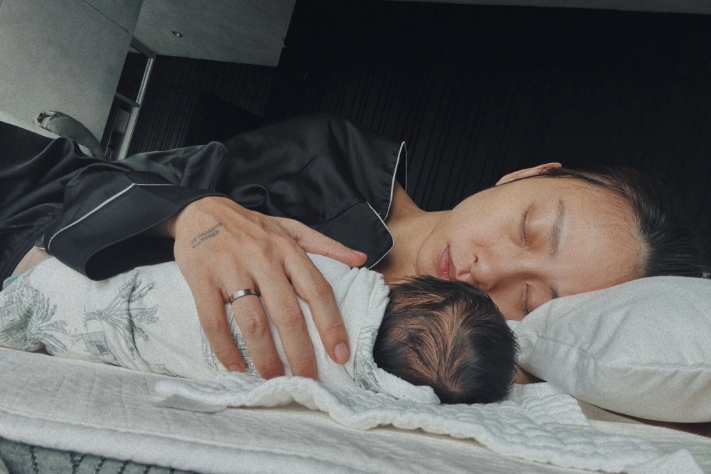 Nữ diễn viên làm mẹ bỉm sữa ở tuổi 46