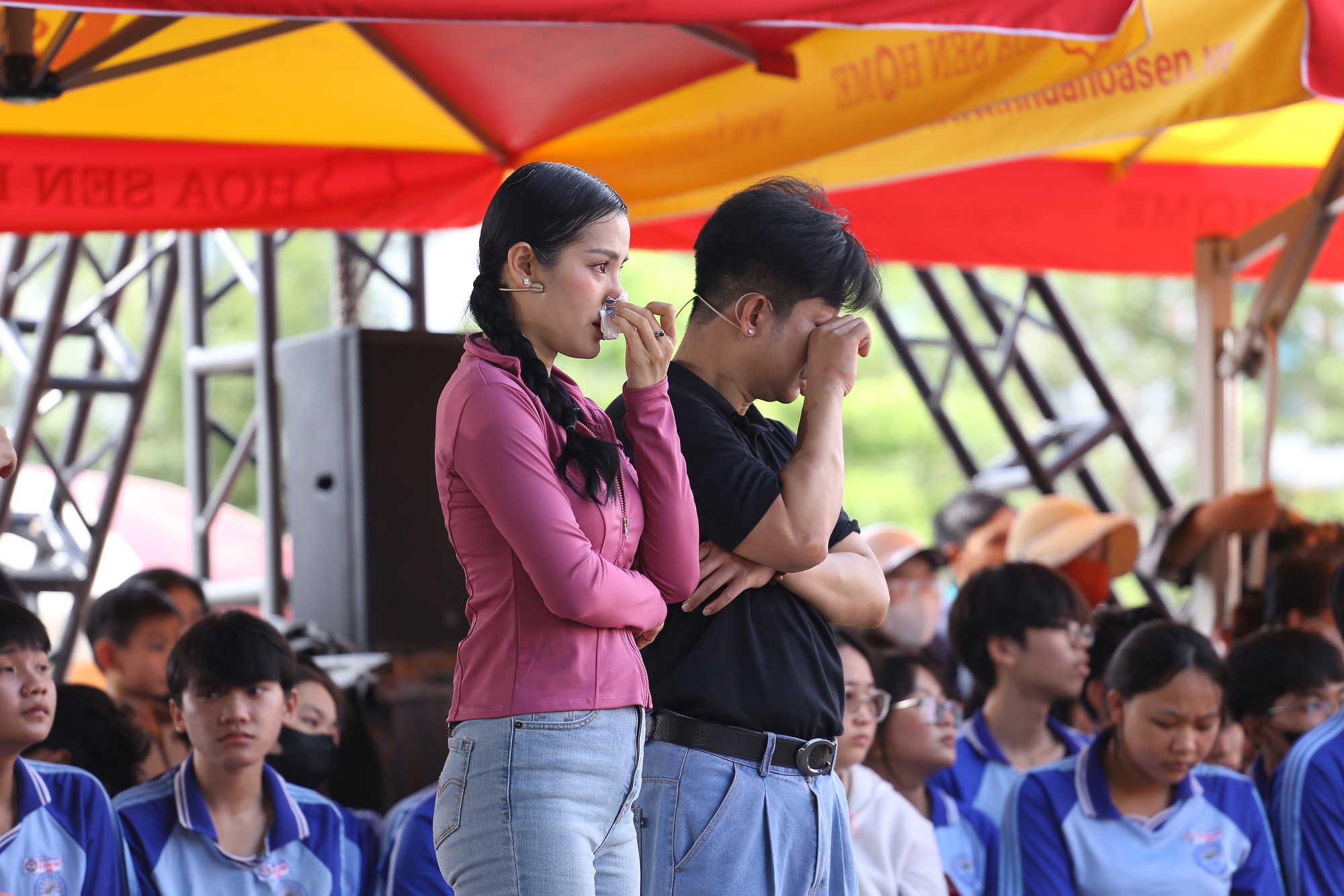 Nam ca sĩ mua nhà 8 tỷ bật khóc nức nở- Ảnh 4. Phương Trinh Jolie và Quách Tuấn Du bật khóc