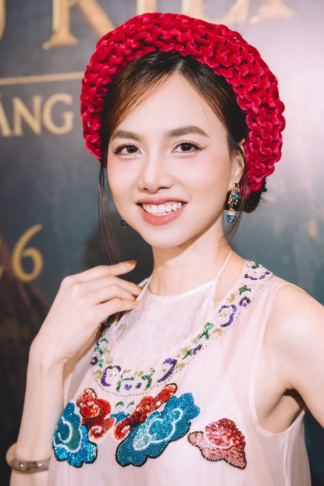 Tạo hình mang nét truyền thống nhưng không kém phần dịu dàng, nữ tính