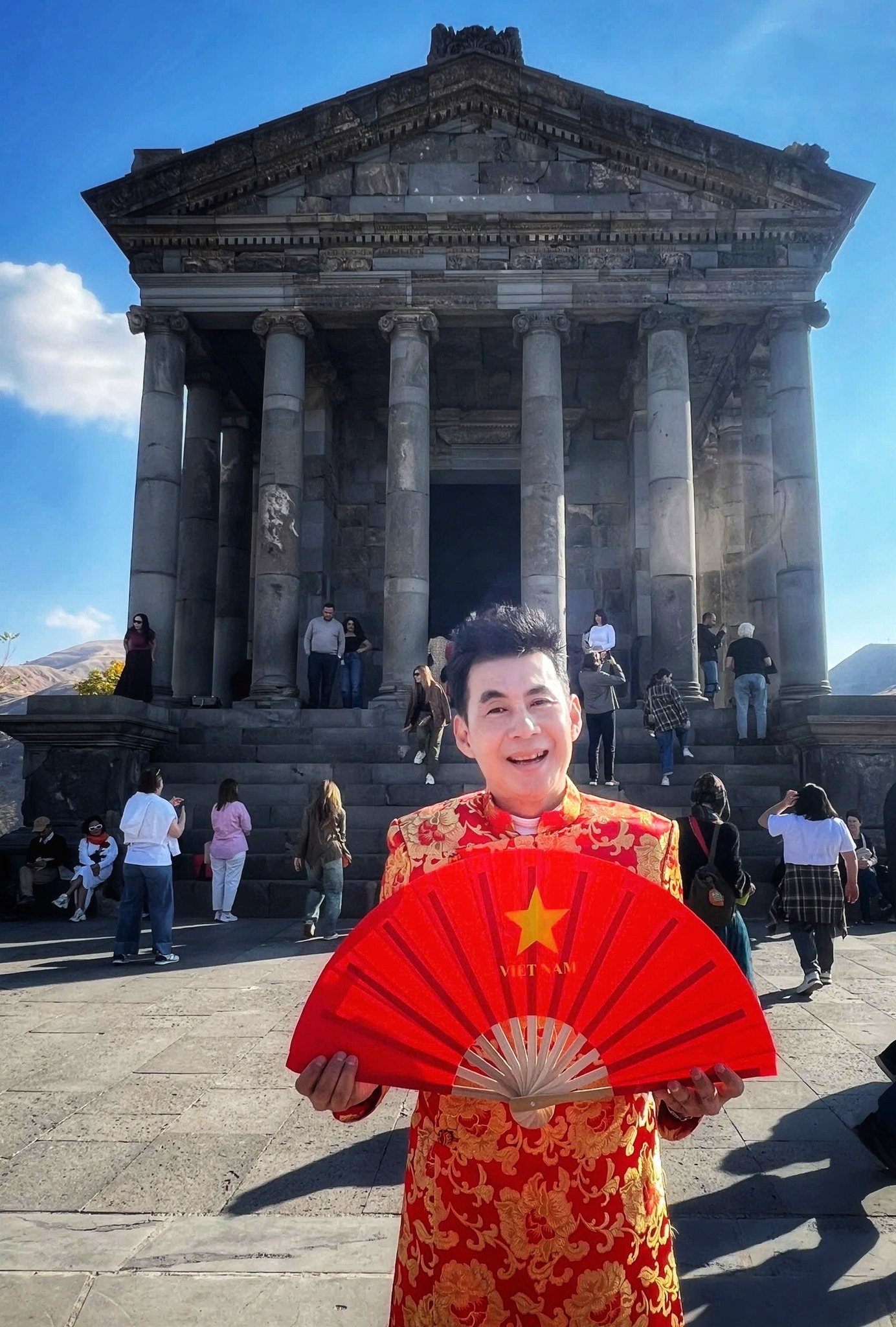 Ca sĩ Đoan Trường lan tỏa hình ảnh đất nước Việt Nam ra quốc tế