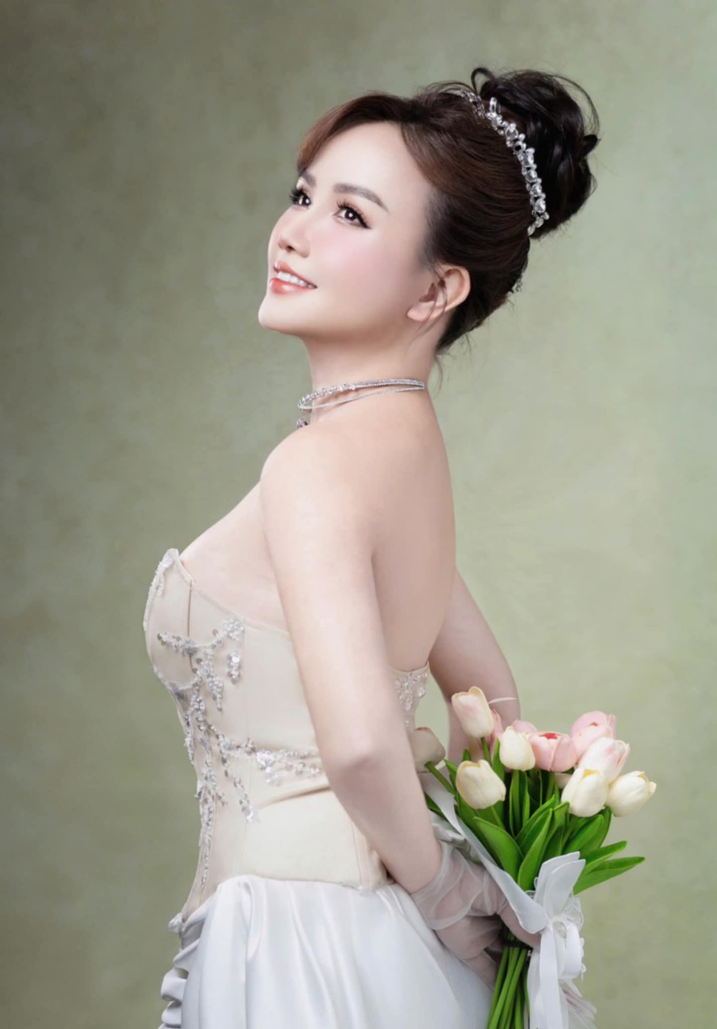 Bạn trai mới của Hoàng Yến là người yêu cũ cách đây 20 năm