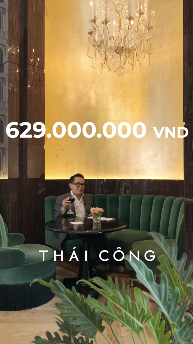 Cổng chào sang trọng của quán