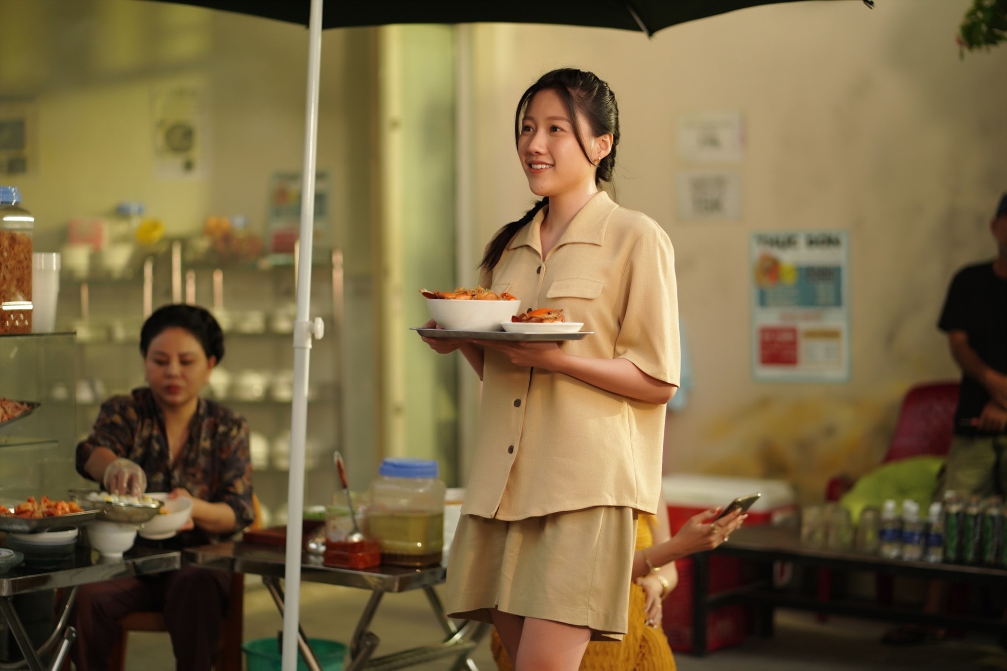 Uyển Ân vai Ngọc Nhi trong Nhà Bà Nữ