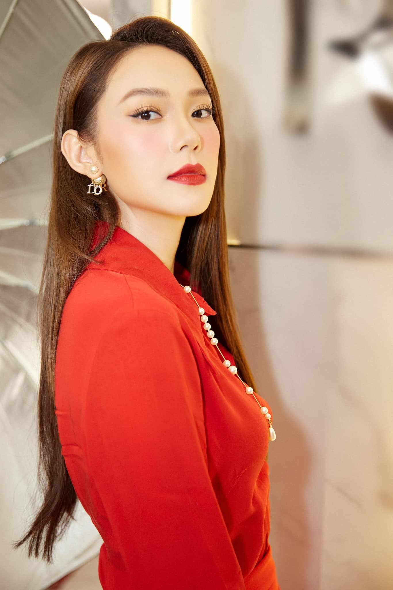 Minh Hằng (1987) là nữ diễn viên, ca sĩ toàn năng hàng đầu của màn ảnh Việt