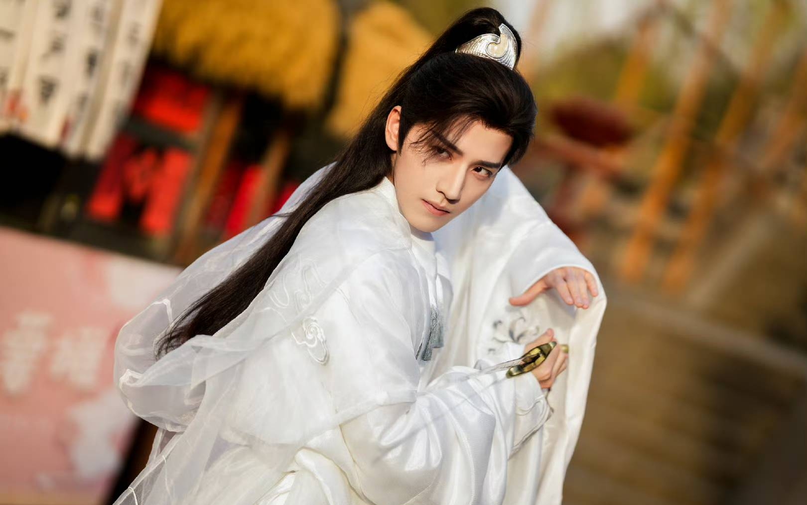 Vương Hoằng Nghị đẹp đến phong thần Vương Hoằng Nghị với vẻ ngoài thu hút