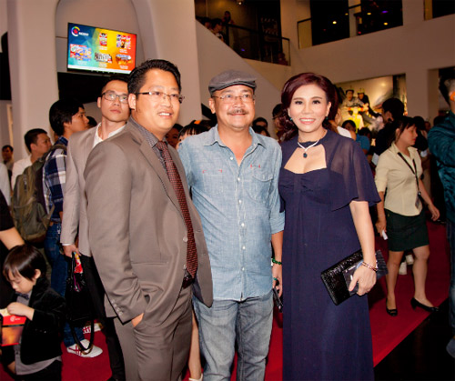 Hình ảnh khó hiểu của Mailisa giữa lúc hàng chục cơ sở bị khám xét- Ảnh 6. Phan Thị Mai cùng chồng tại sự kiện ra mắt phim