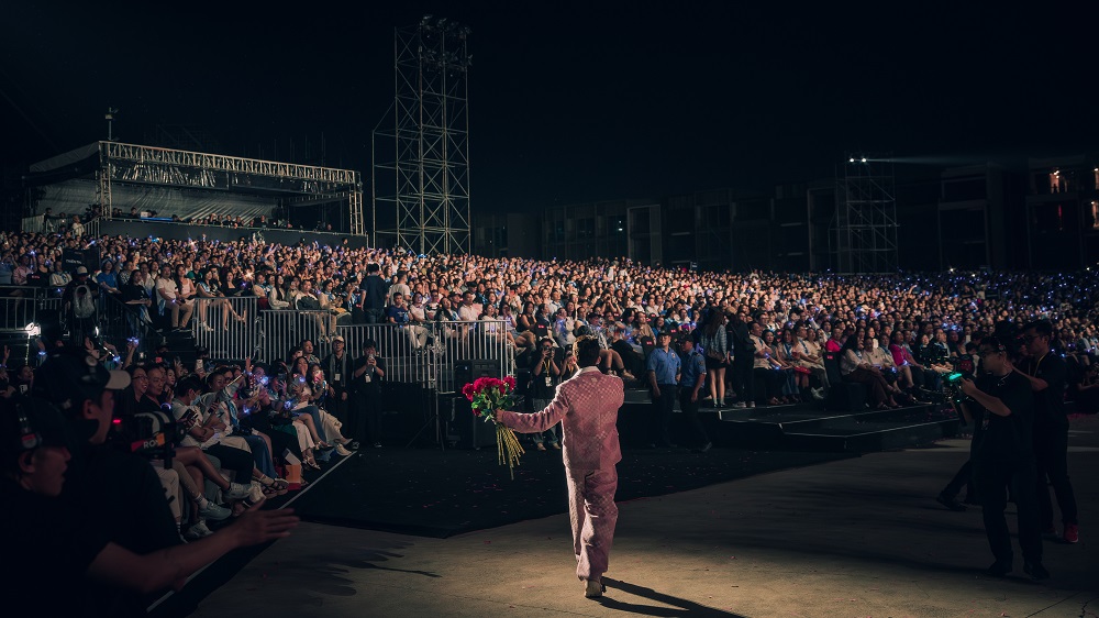 Quốc Thiên bật khóc trong live concert 10.000 khán giả- Ảnh 9. Phần trình diễn ca khúc nổi bật