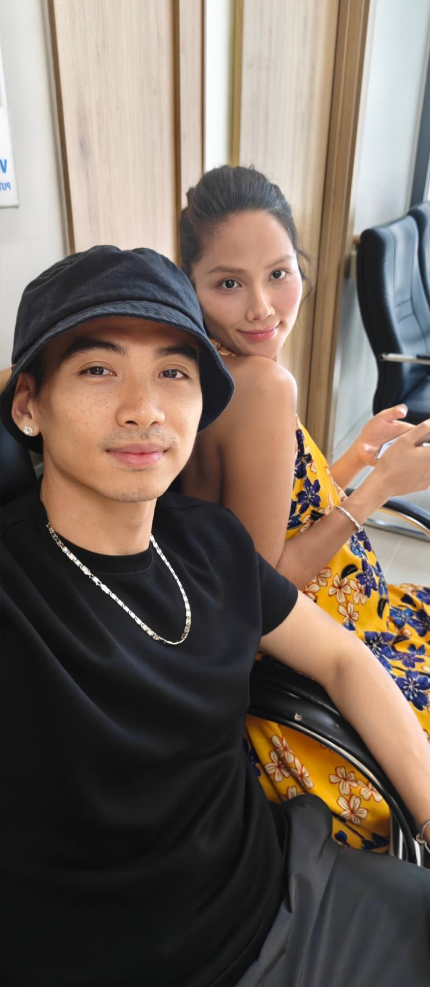 H'Hen Niê và chồng lên tiếng xin lỗi sau scandal