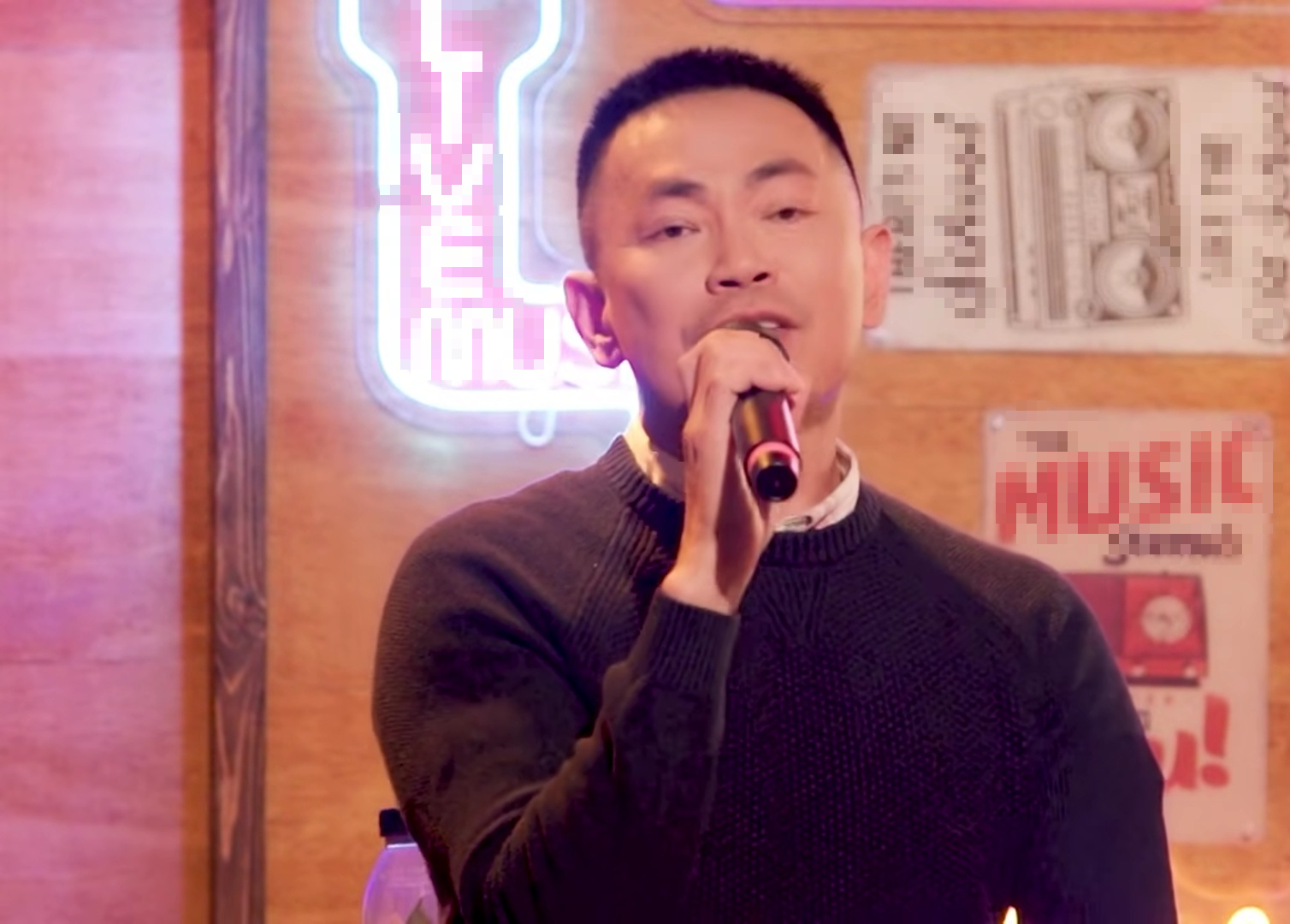 Danh ca Hương Lan trên sân khấu liveshow