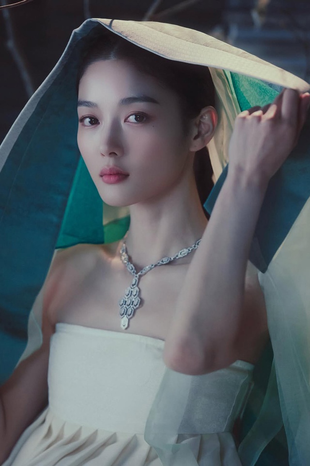 Kim Yoo Jung hồi phục sau cảnh quay