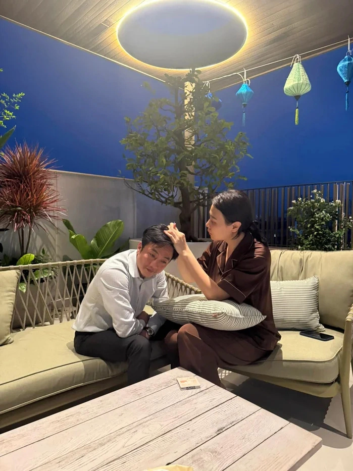 Hôn nhân giản dị của cặp đôi Cường Đô la - Đàm Thu Trang hạnh phúc giản dị