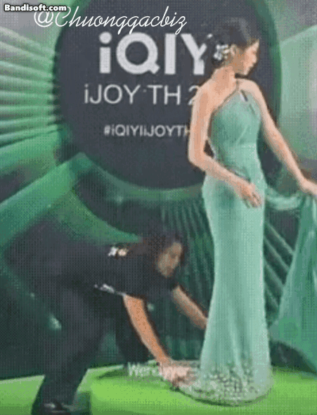 Sự cố Ngu Thư Hân hất tà váy vào mặt nhân viên Khoảnh khắc gây tranh cãi của Ngu Thư Hân tại sự kiện iQIYI