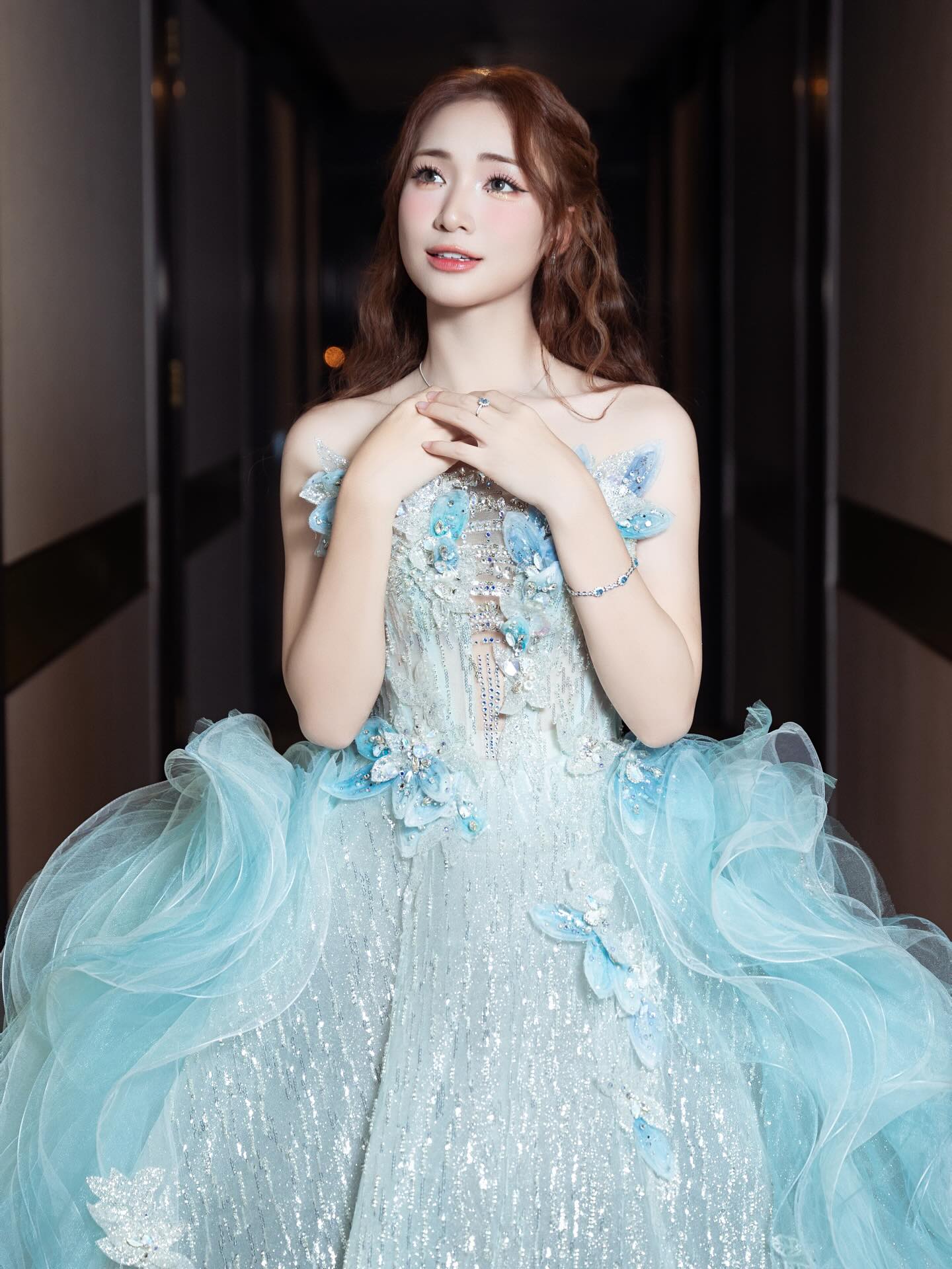 Hòa Minzy đầu tư kĩ cho một màn hở bạo- Ảnh 8. Thiết kế táo bạo khác biệt trong lần xuất hiện mới nhất