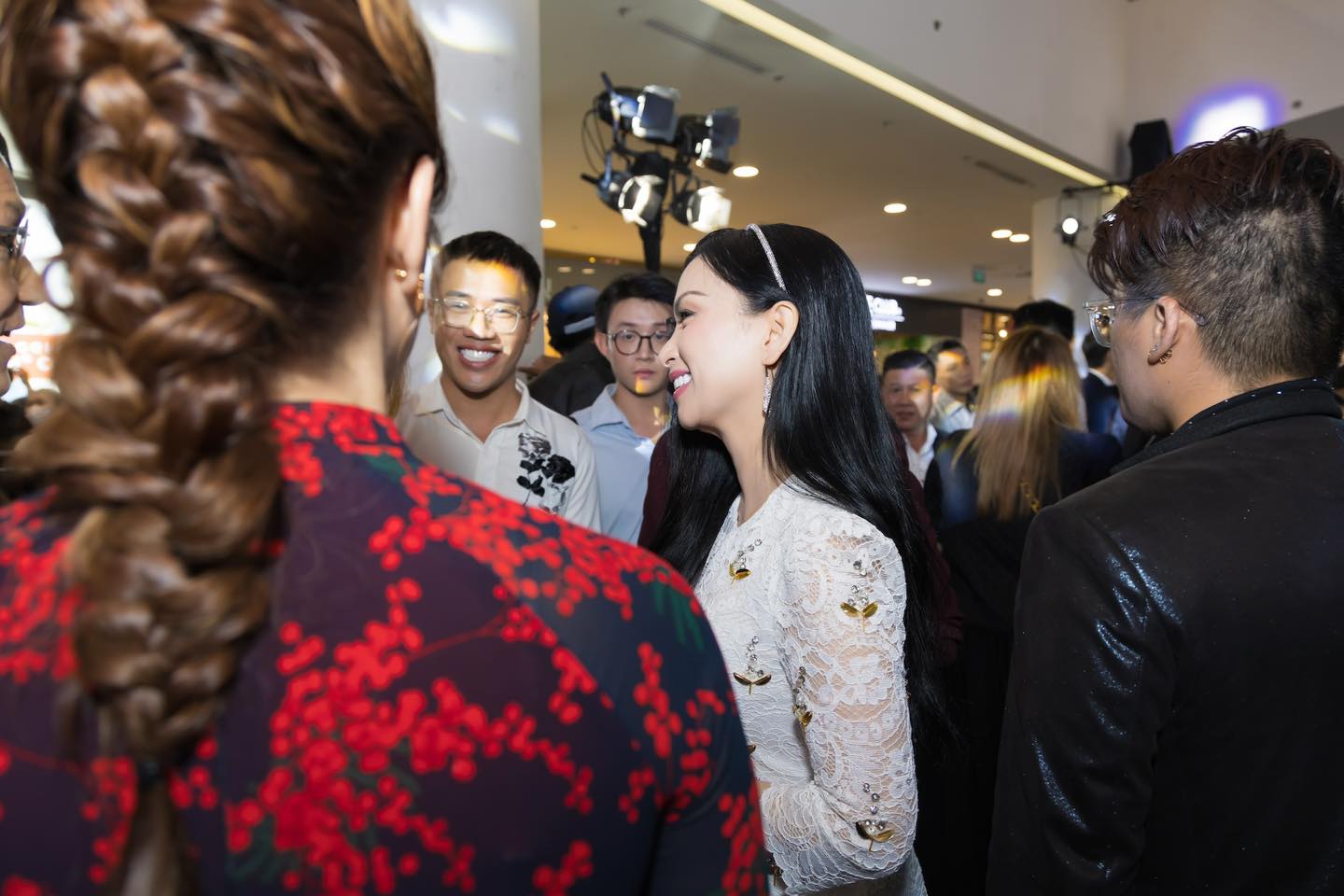 Phong thái sang trọng của Hà Phương Phong thái nữ ca sĩ giàu nhất Việt Nam