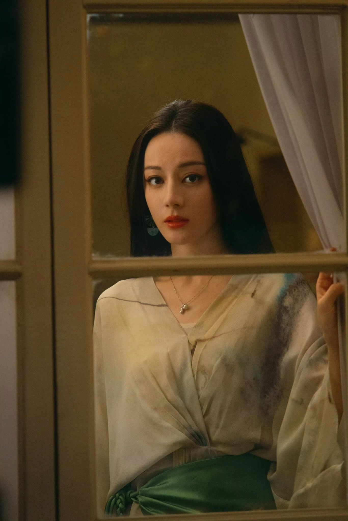 Ngoài nhan sắc Nhiệt Ba còn có gì? Địch Lệ Nhiệt Ba trên phim trường