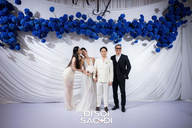 Vợ chồng Khánh Vân rất thân thiết với Á hậu Hương Ly Khánh Vân và Hương Ly thân thiết trong ngày cưới