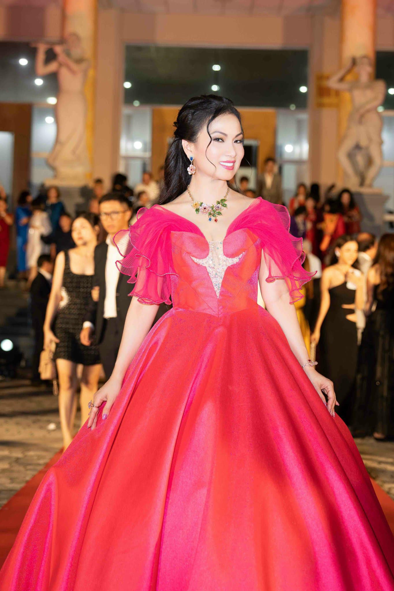 Nhan sắc hiện tại của Hà Phương Hà Phương ngoài 50 tuổi