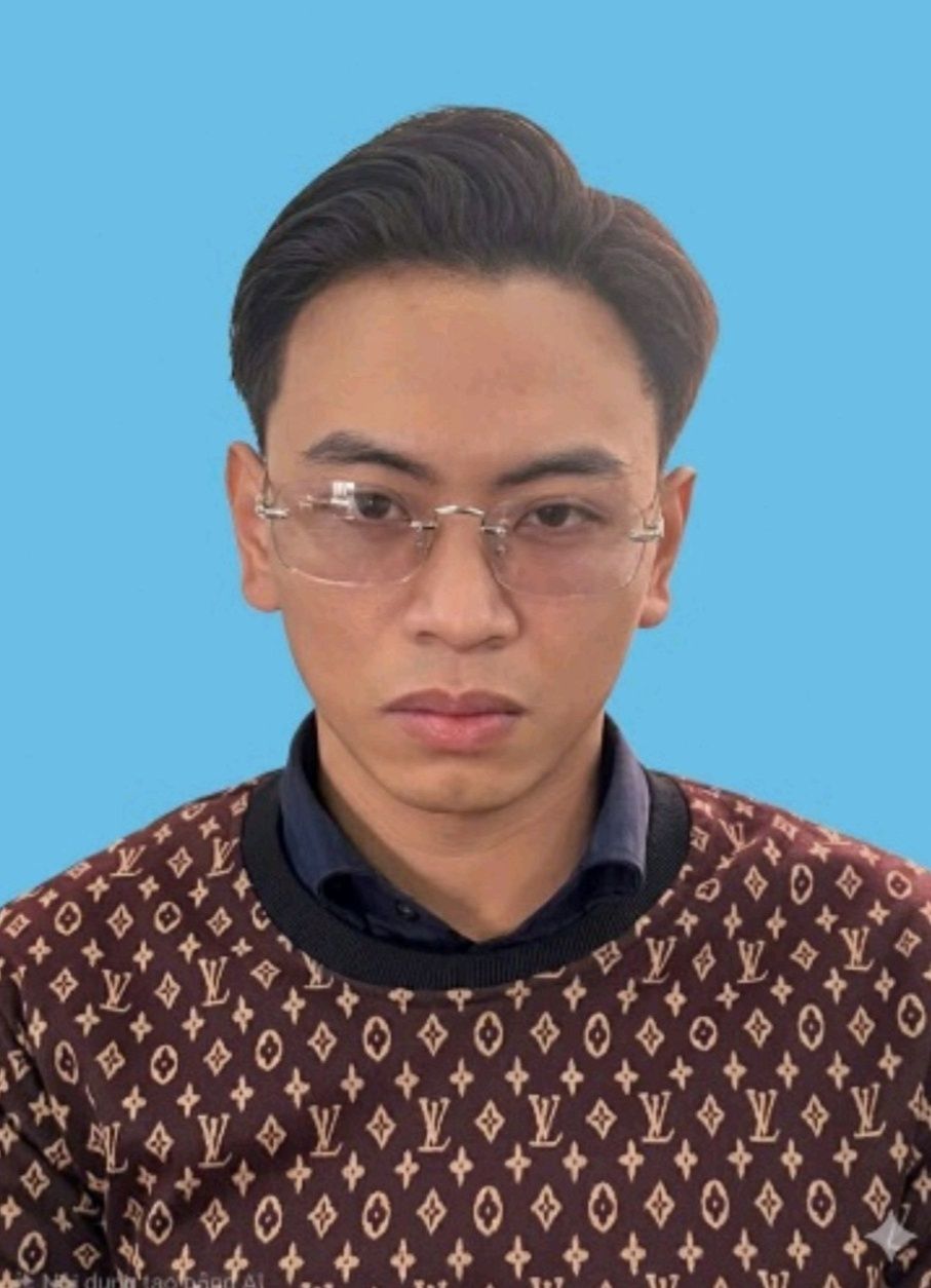 MV kệch cỡm của 'tổng tài' Nguyễn Văn Thiên trước khi bị bắt: Lời như viết bằng AI, liên tục kể khổ- Ảnh 3. Nguyễn Văn Thiên bị bắt chiều 9/12