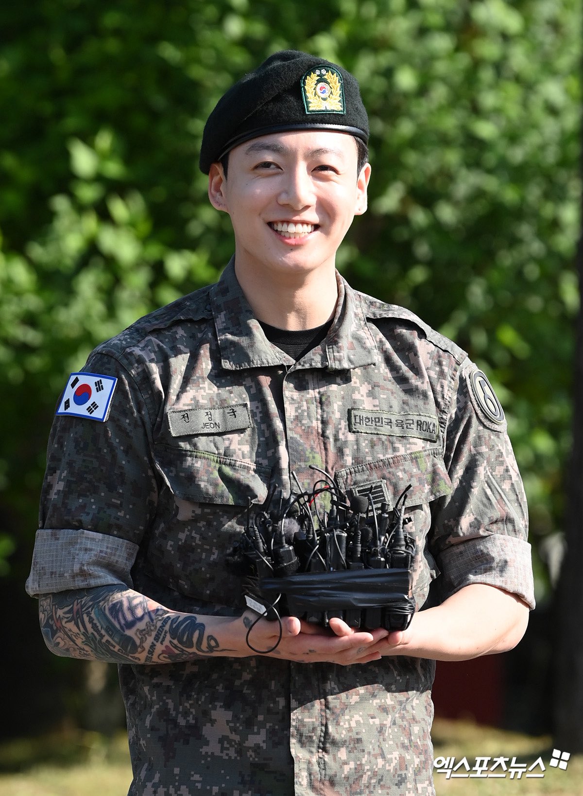Jung Kook hoàn thành nghĩa vụ quân sự tháng 6/2025 Jung Kook trong quân phục