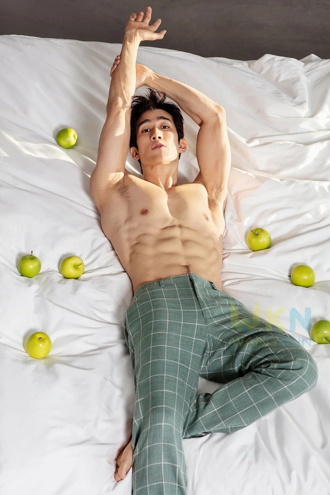 Body hót hòn họt của 'hoàng tử lai Cbiz' Lý Trị Đình body lực lưỡng