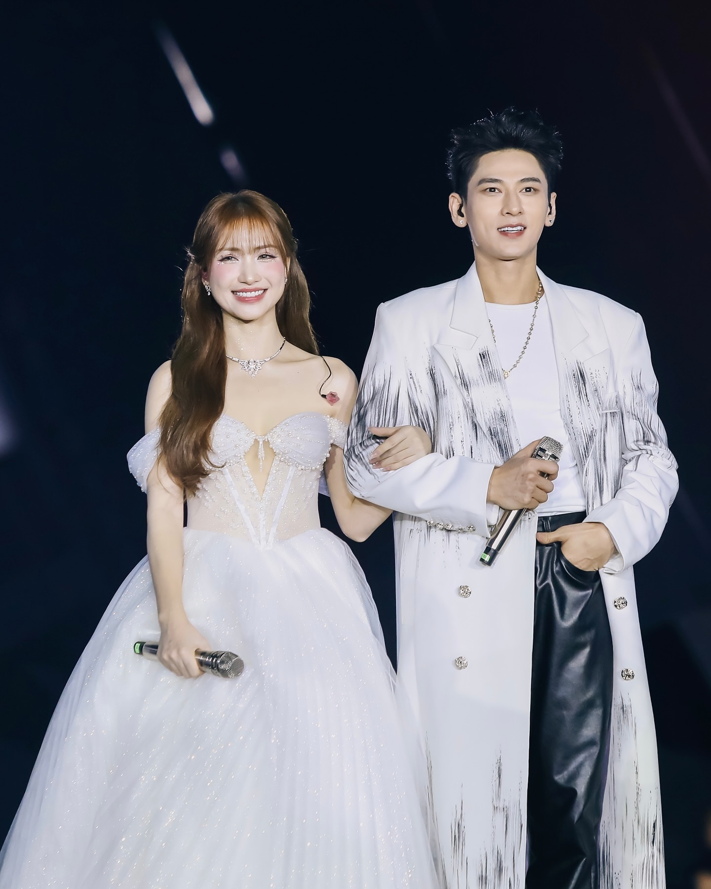 Hòa Minzy đầu tư kĩ cho một màn hở bạo- Ảnh 6. Phong cách nhẹ nhàng thường ngày của Hòa Minzy