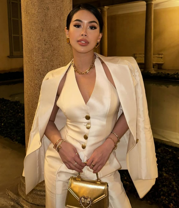 Tiên Nguyễn với phong cách thời trang hiện đại