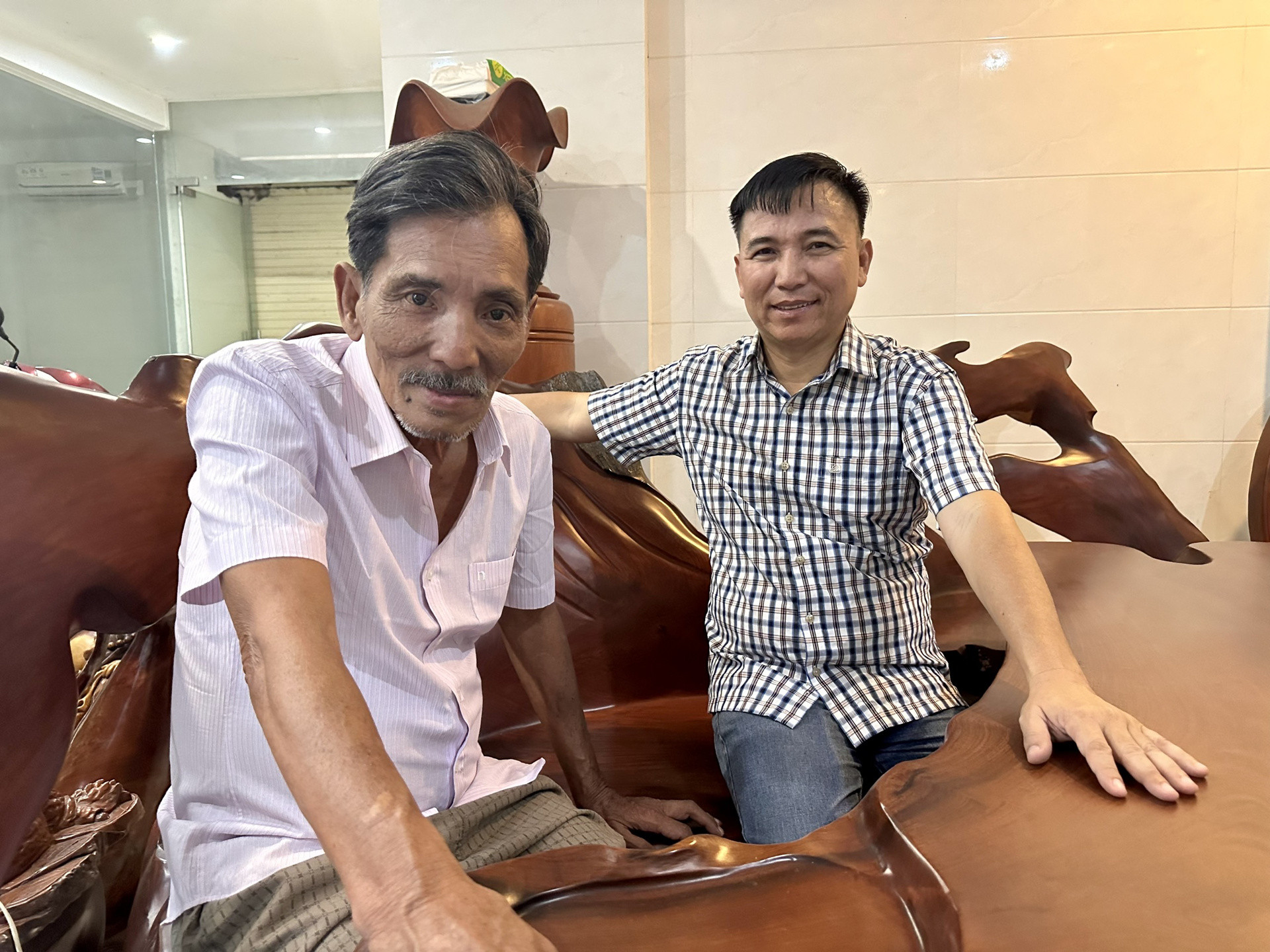 Nam nghệ sĩ nổi đình đám một thời: U70 ngồi xe lăn, được ân nhân tha thứ, từ chối 1 việc - Ảnh 3. Thương Tín và nhạc sĩ Tô Hiếu