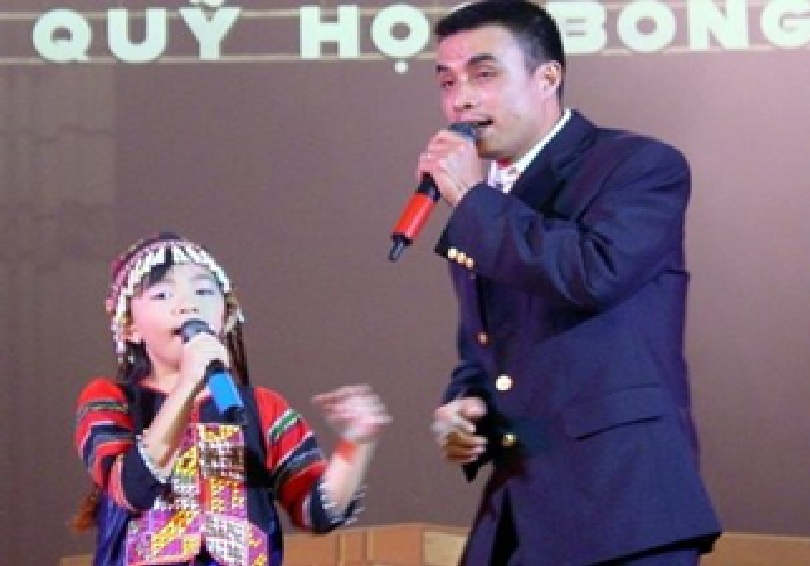 Ảnh bố ruột Xuân Mai và con gái