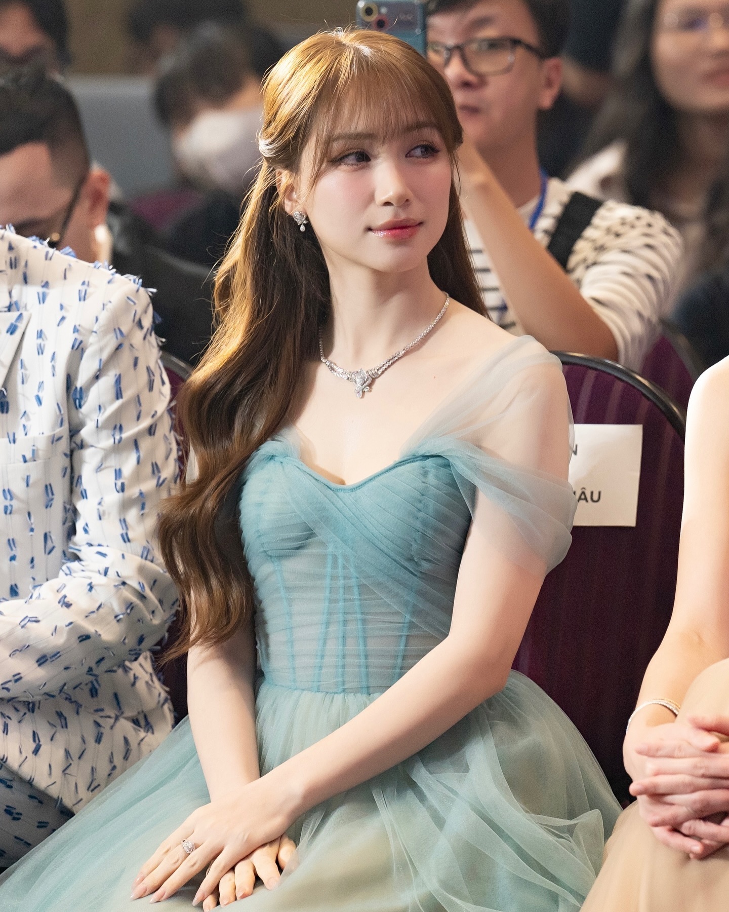 Hòa Minzy đầu tư kĩ cho một màn hở bạo- Ảnh 9. Phong cách táo bạo hiếm thấy ở Hòa Minzy