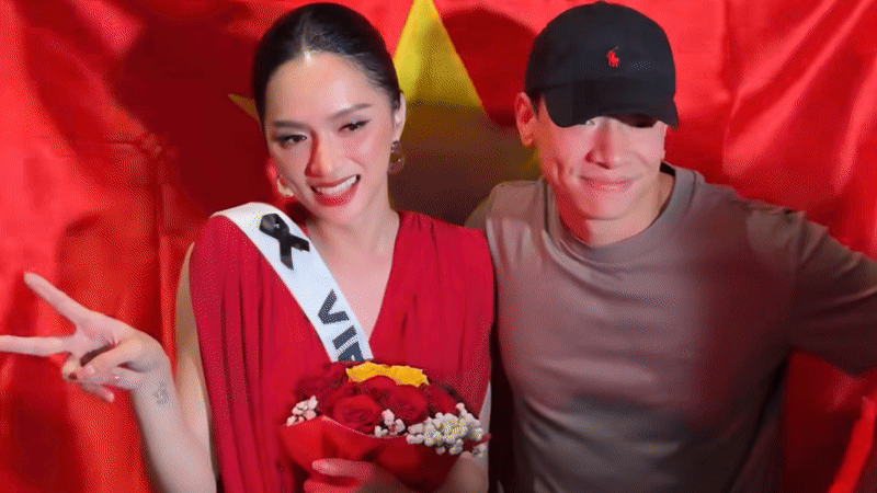 Hoa hậu Việt bị 'tóm' hẹn hò trai trẻ, ôm ấp sát rạt không chút e dè - Ảnh 3. Phú Cường sang Thái Lan ủng hộ Hương Giang thi Miss Universe