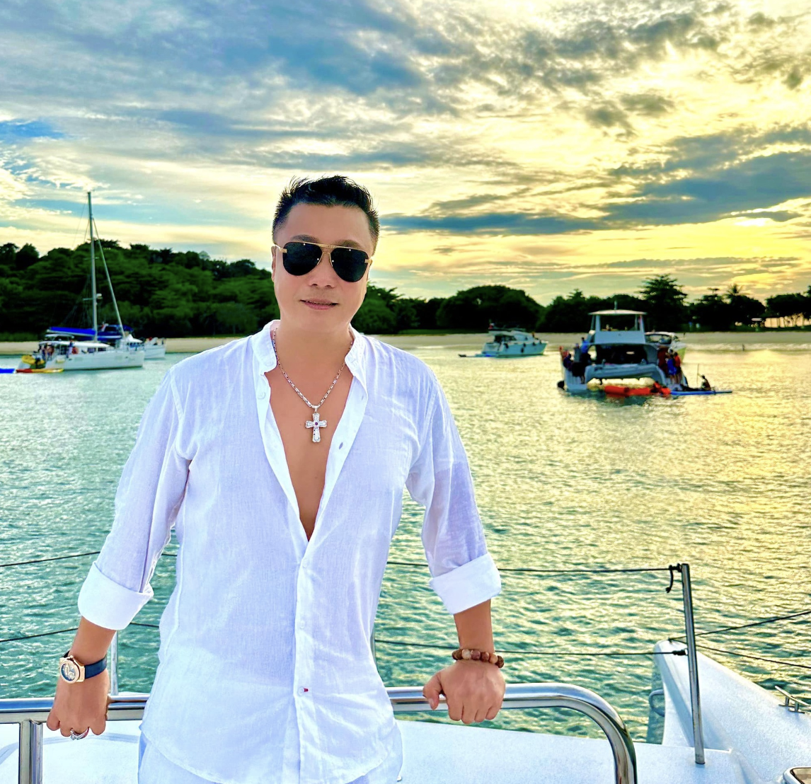 Lý Hùng tiết chế trong cuộc sống Nam tài tử giản dị và bình tĩnh giữa showbiz