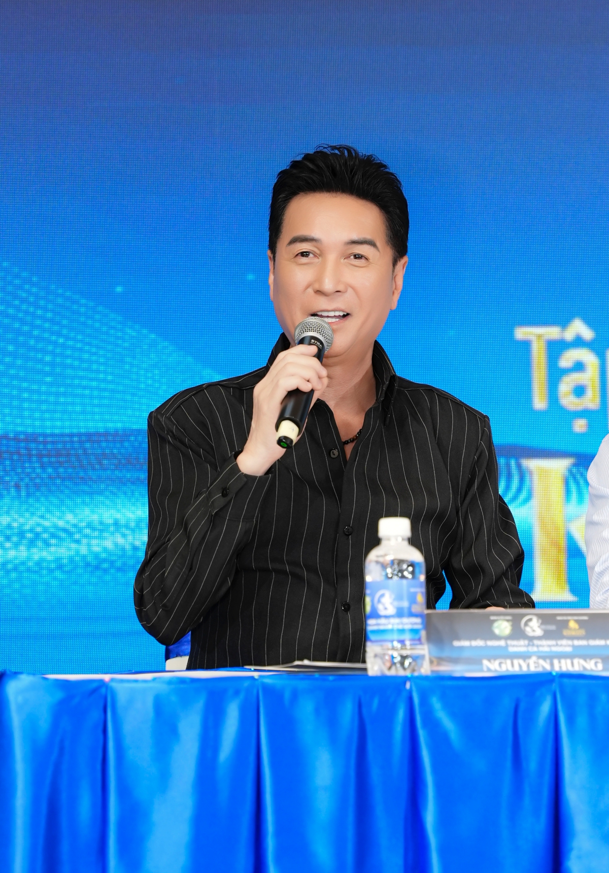 Hoa hậu Lucy Hà cùng ca sĩ Nguyễn Hưng Hoa hậu Lucy Hà cùng ca sĩ Nguyễn Hưng